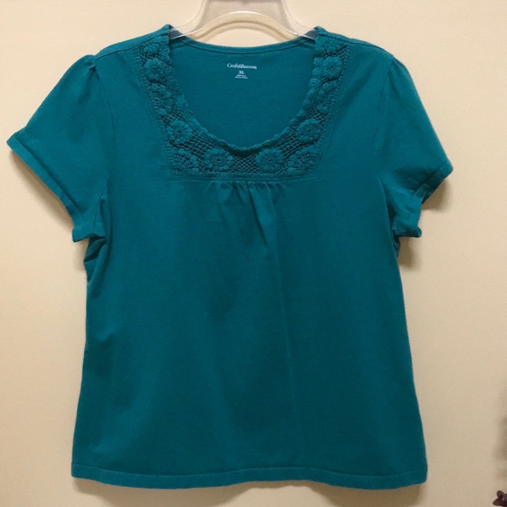 Green COTTON tee with crochet detail